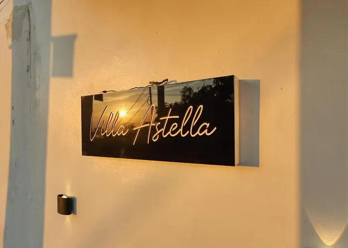 Astella Villa Toyapakeh